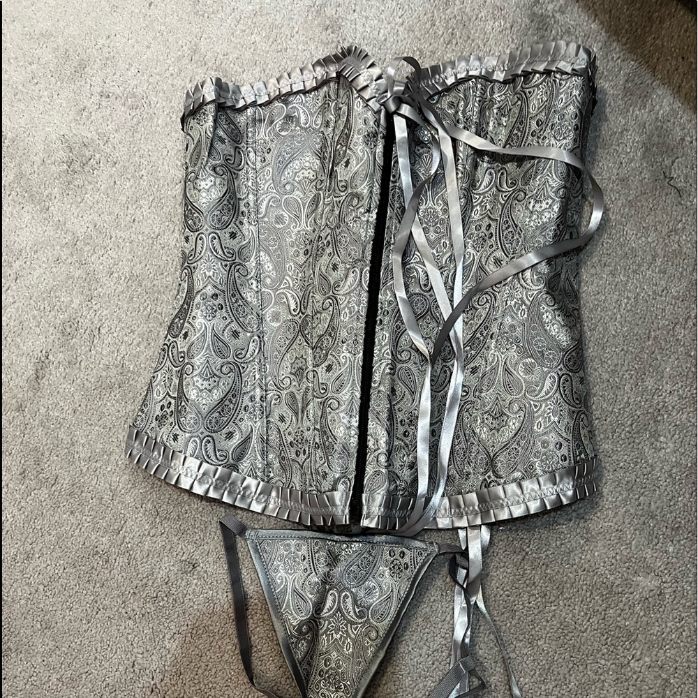 Oooo la la. Very well-made sexy CORSET W G STRING PANTIES